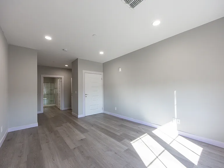 Taj Estates of Franklin — Photo 14