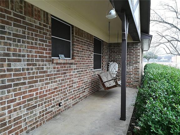 2nd image of 329 NW Suzanne Ter