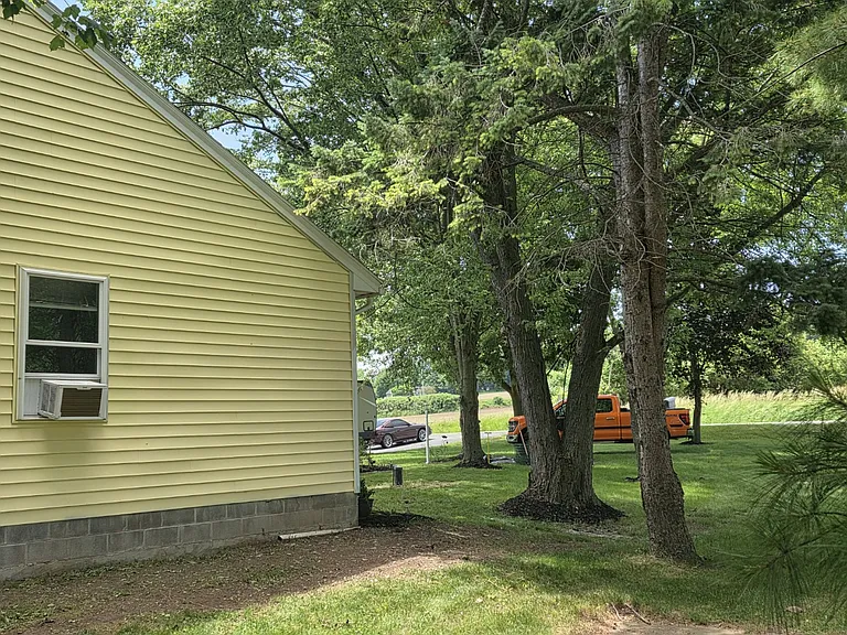 1491 Middle Rd — Photo 7