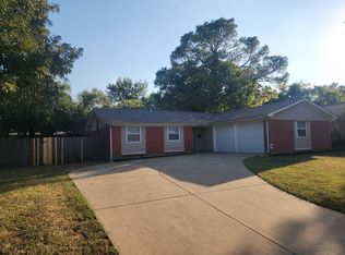 7436 Meadowcrest Dr, Fort Worth, TX 76112