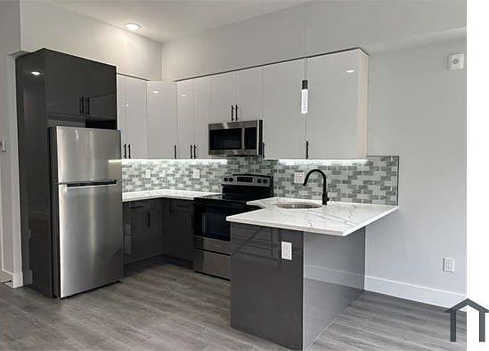 3rd image of 1940 N 22nd St #2
