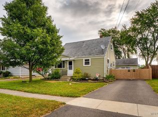 18 Veterans Dr, Lancaster, NY 14086