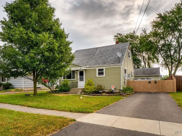 18 Veterans Dr, Lancaster, NY 14086