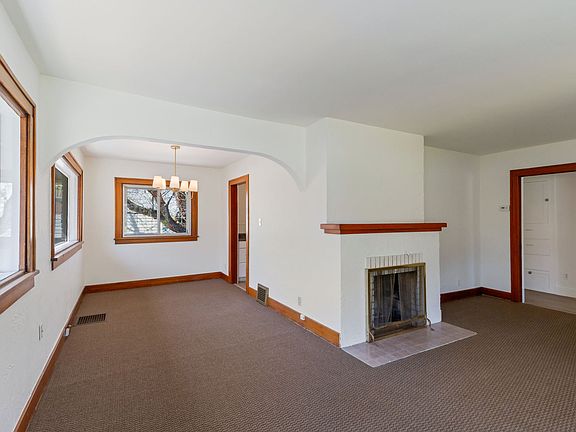 4th image of 2979 Jackson Ave