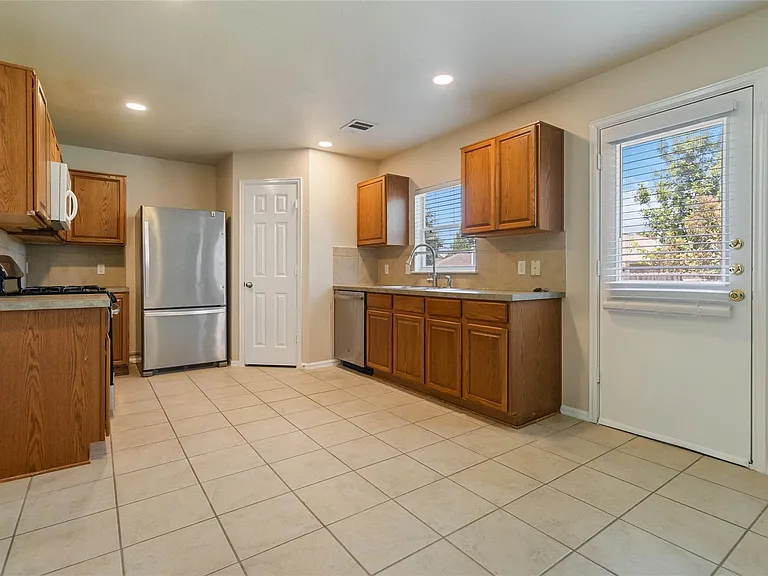 401 Spruce Dr — Photo 12