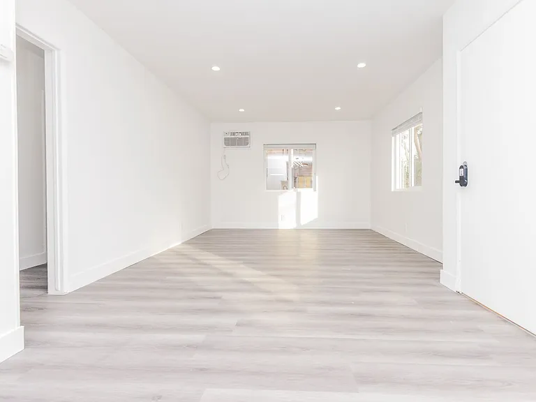 Pullman Lane Residences — Photo 3