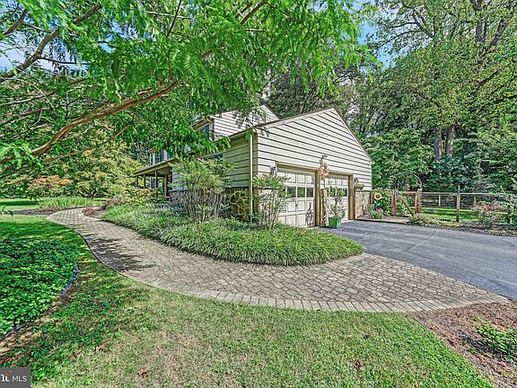 2nd image of 803 Potter Dr
