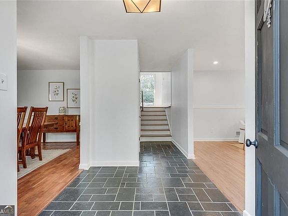 3rd image of 3560 Embry Cir