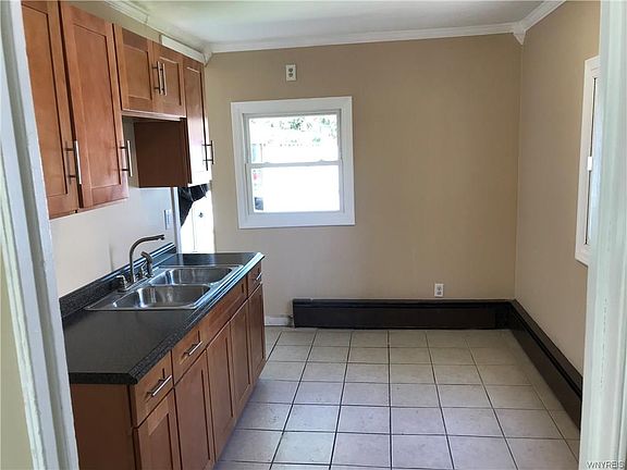 5th image of 2908 Macklem Ave