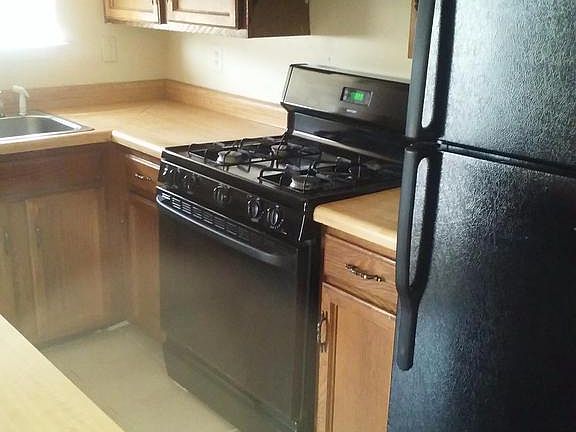 4th image of 1208 Castlewood Dr
