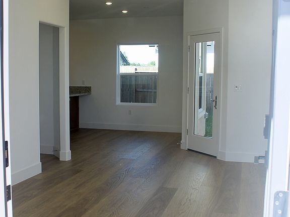 4th image of 3841 Zapata St