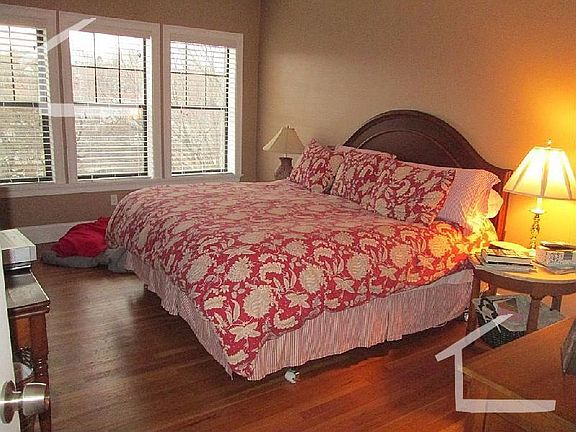 4th image of 1592 Beacon St #Smn03