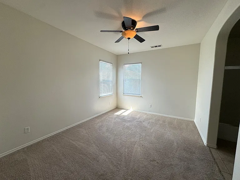 4060 Trenton Ave — Photo 9