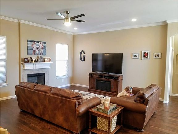 3rd image of 415 Peninsula Dr