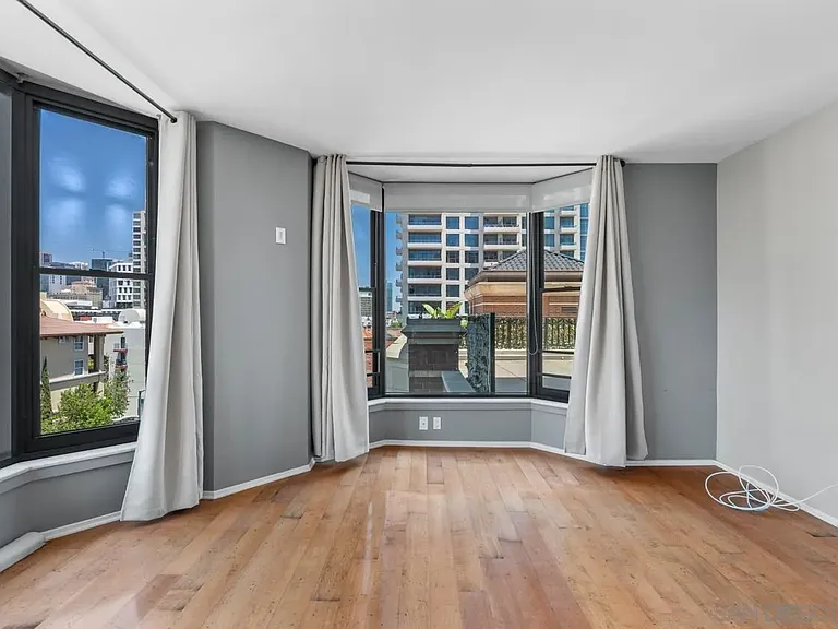 500 W Harbor Dr #714 — Photo 23