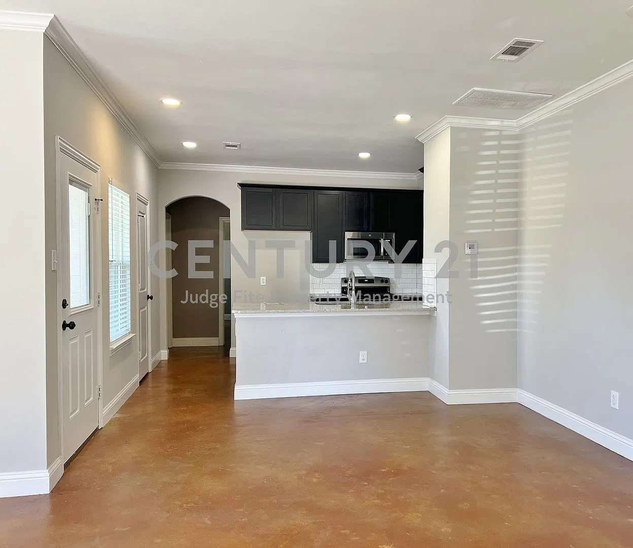 Charming 1/1 in Waxahachie Ready For Rent! — Photo 2