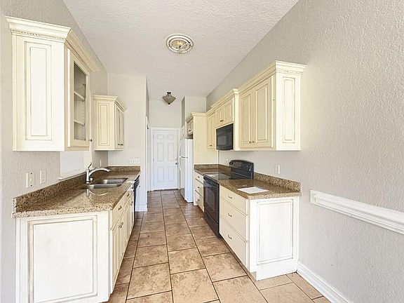 5th image of 100 Grove Pointe Dr