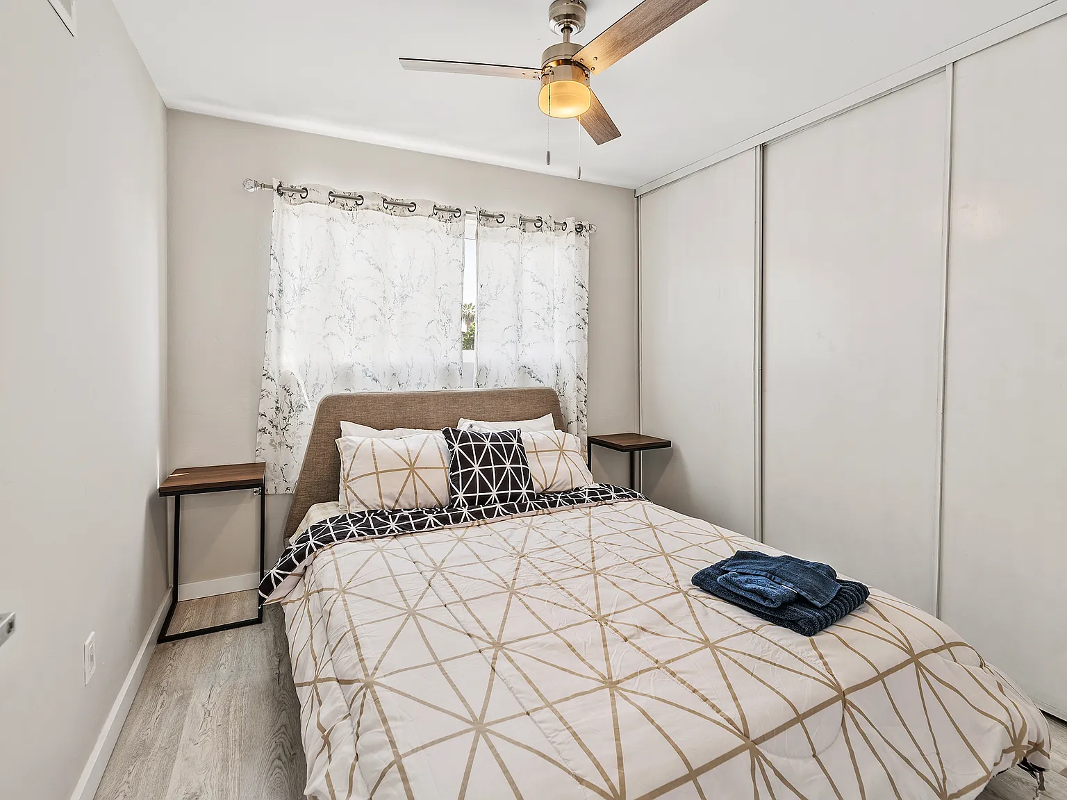 3 bed, 1235 sqft, $5,500 — Photo 4