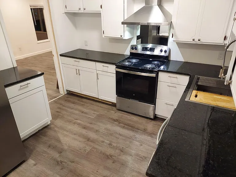 2985 W Burnside Rd — Photo 5