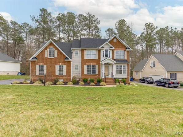 5330 Nairn Ln, Chester, VA 23831