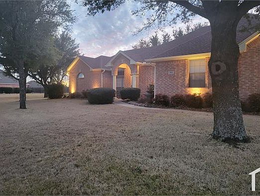 3rd image of 905 Country Creek Ln