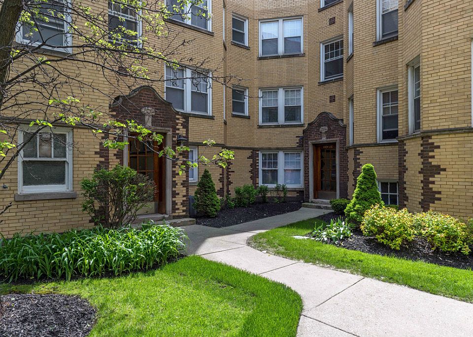 1st image of 2600 W Montrose Ave #00