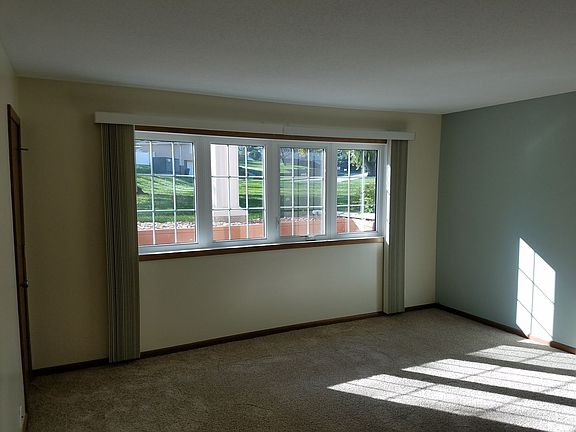 2nd image of 4351-4365 Lincoln Way #D-4355