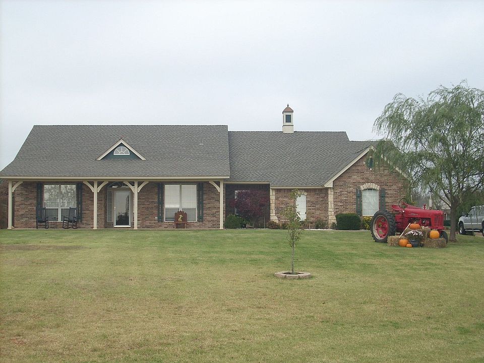 Wonderful curb appeal!