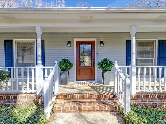 4th image of 401 Mirinda Ln