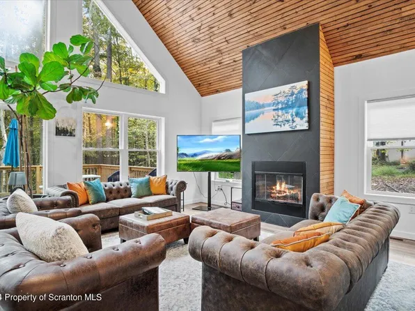 48 Sheffick Dr, Gouldsboro, PA 18424