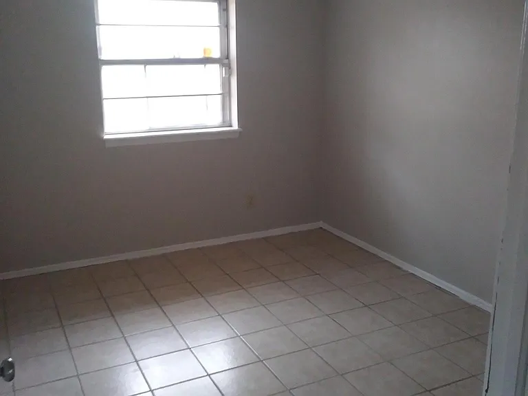 941 N Bradley Ave — Photo 13