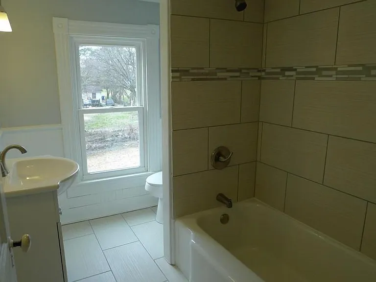 538 Florida Ave — Photo 18