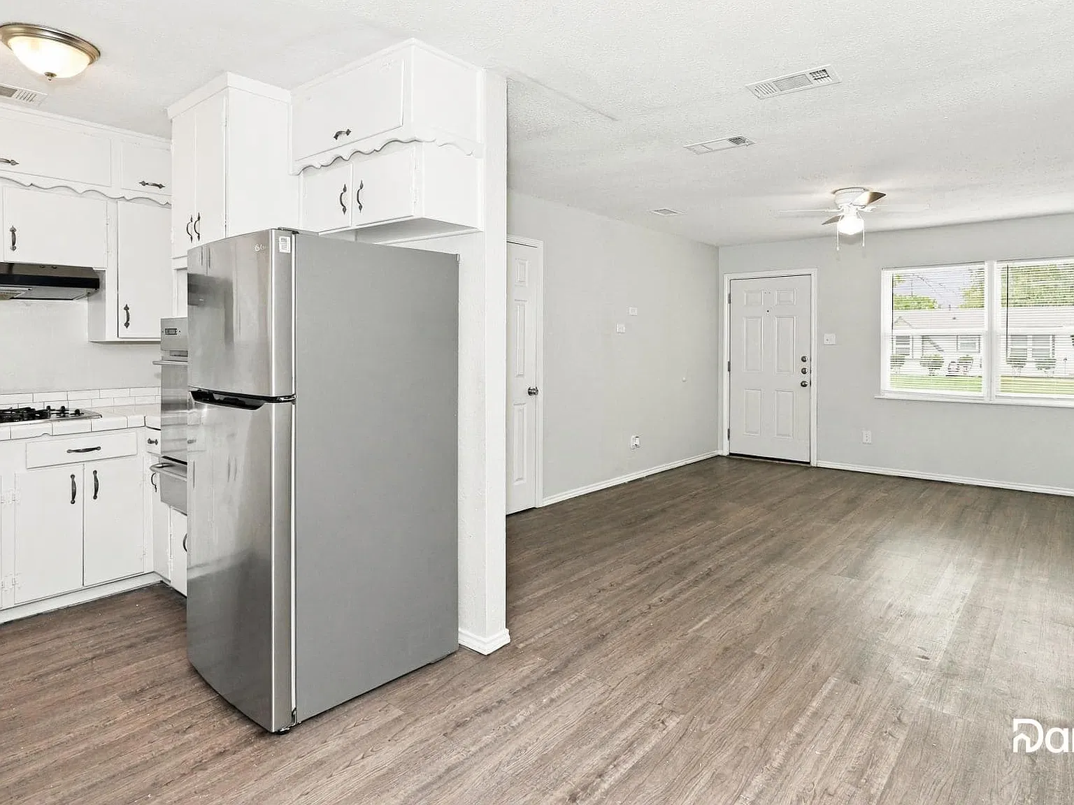 4 bed, 2.0 bath, 1023 sqft, $1,985 — Photo 4