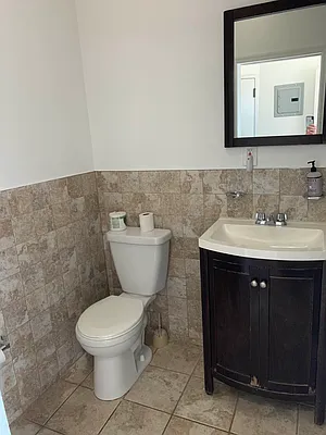 Rented by Salon Realty Corp | media 5