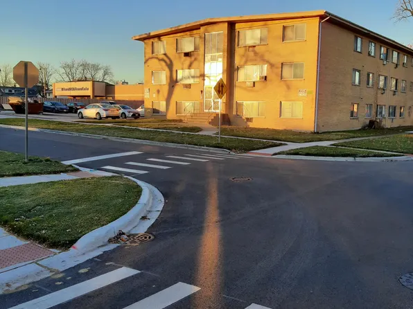 900 S 2nd Ave APT 106, Maywood, IL 60153