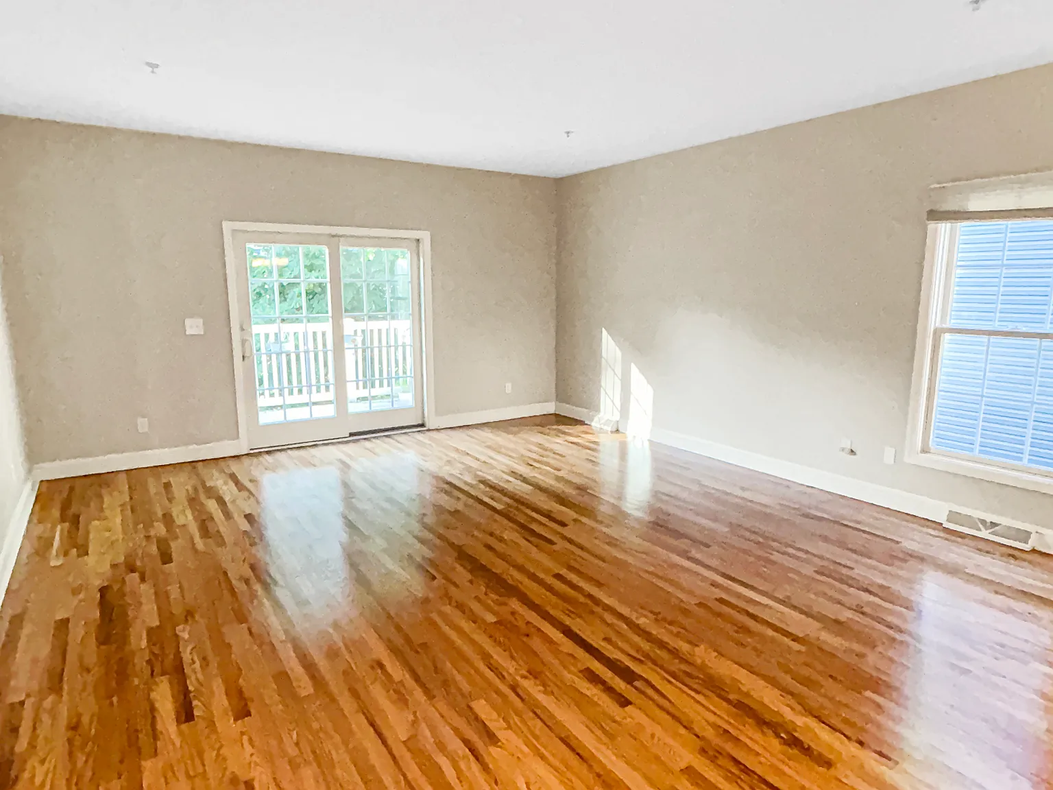 3 bed, 3.5 bath, 2150 sqft, $2,995 — Photo 3