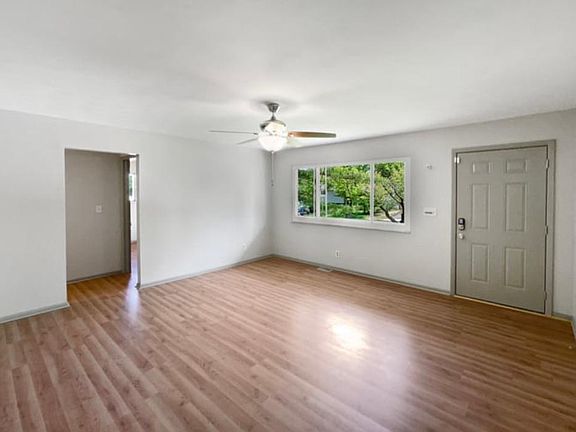 5th image of 3246 Southwest Dr #2