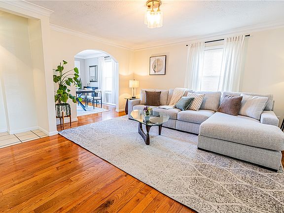 3rd image of 2244 Clifford Ave
