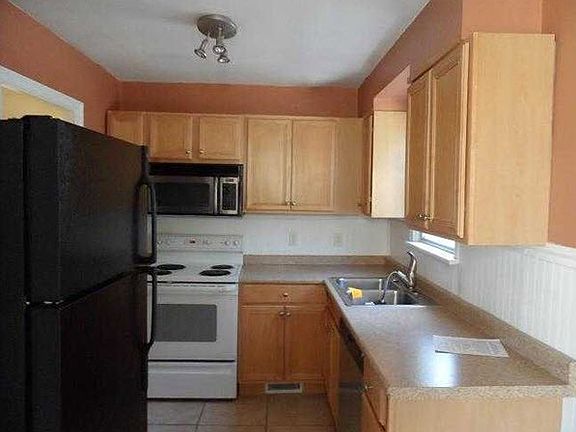 2nd image of 3560 Harrow Ave