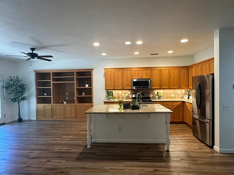 2333 Old Rose Ln — Photo 4