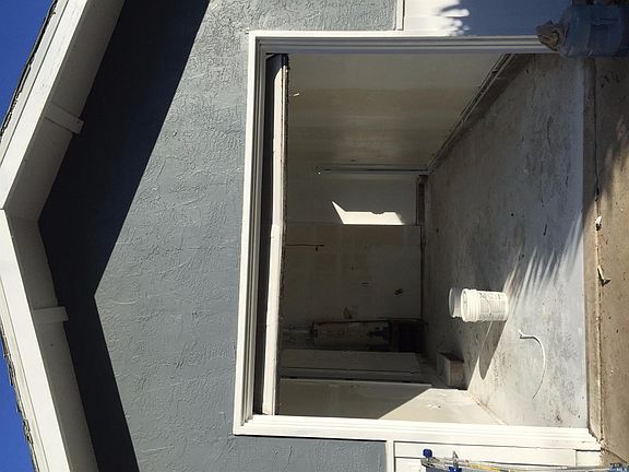 2nd image of 116 La Brea Street