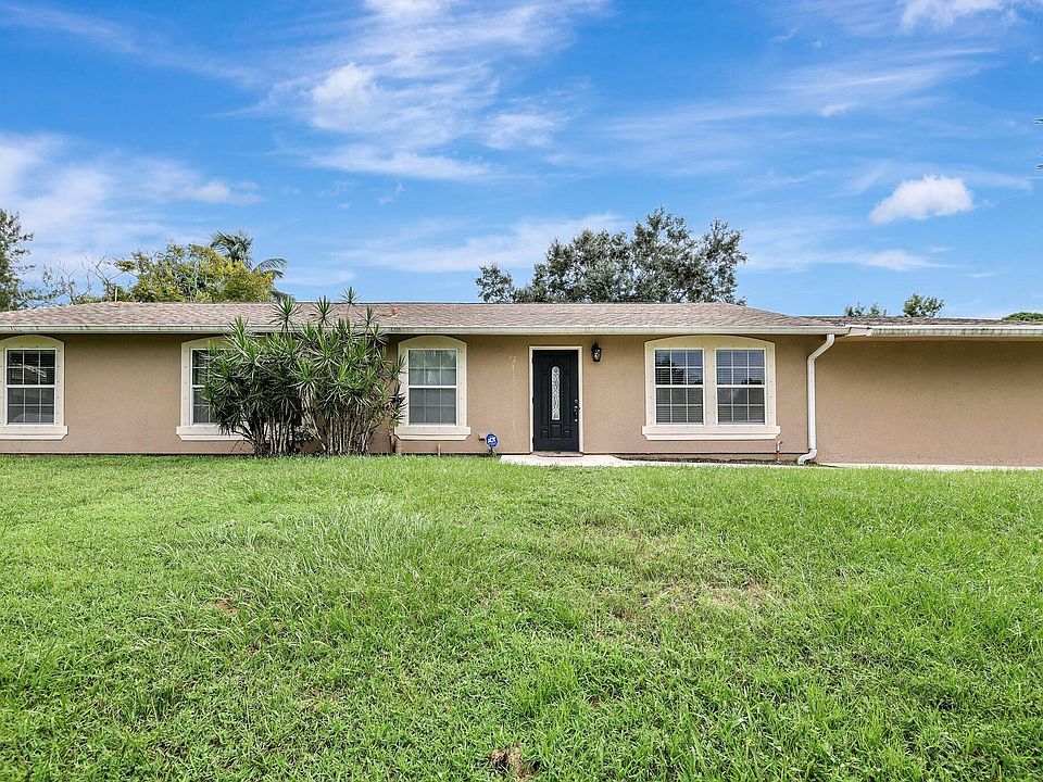 1st image of 392 SW Lakehurst Drive