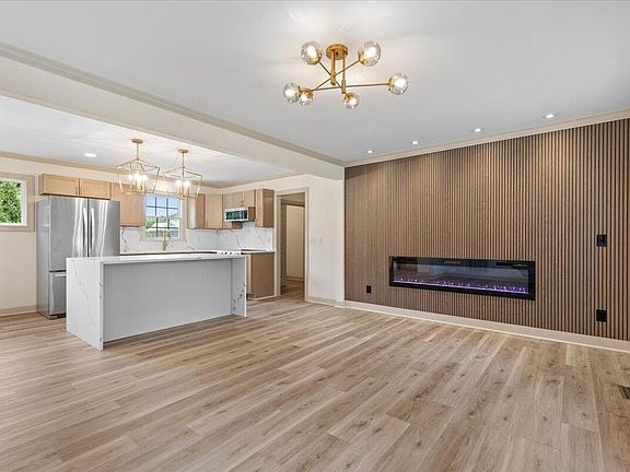 3rd image of 3700 Crooked Brook Trl