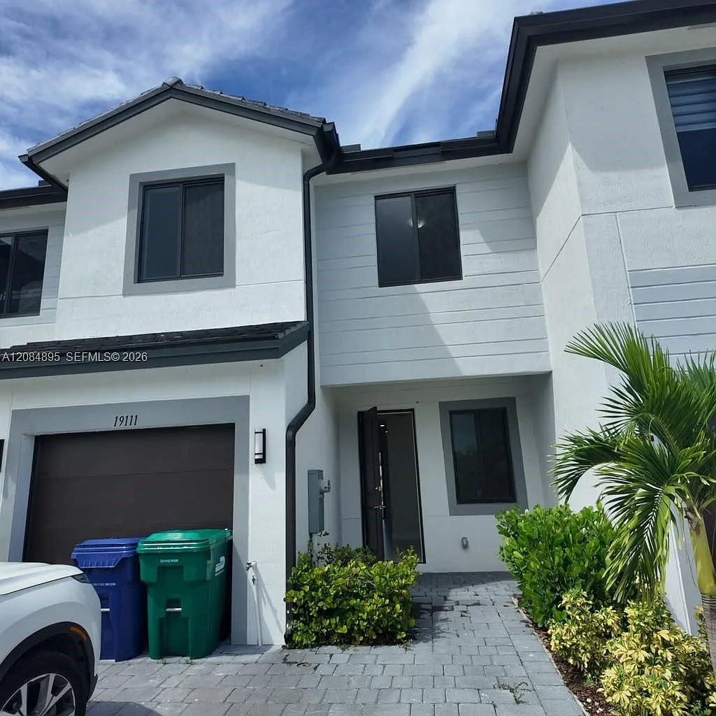 3 bed, 2.5 bath, 1558 sqft, $2,850 — Photo 1