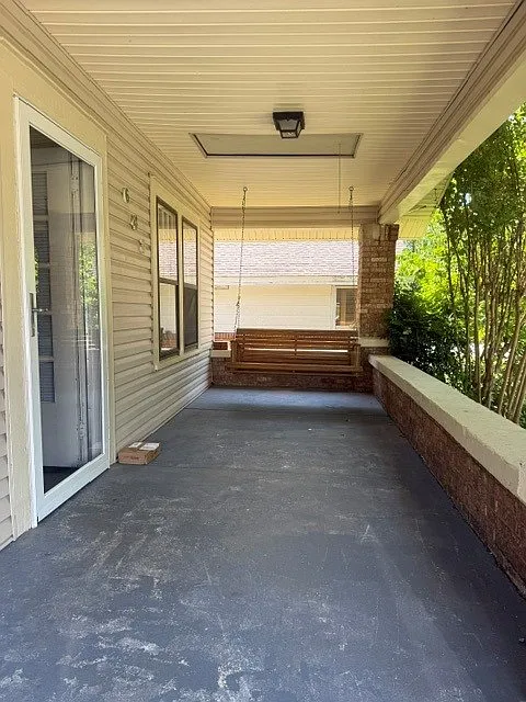 Building Photo - 643 Howell St