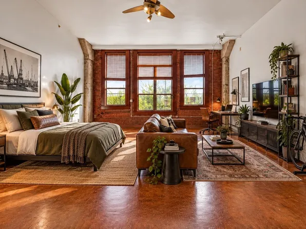 2205 McKinney St APT 306, Houston, TX 77003