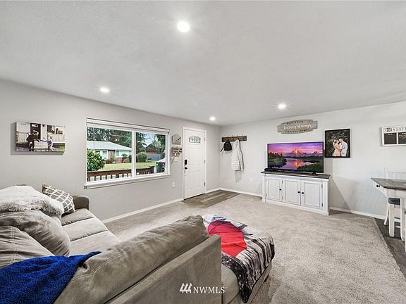 5th image of 2708 Linden Ln