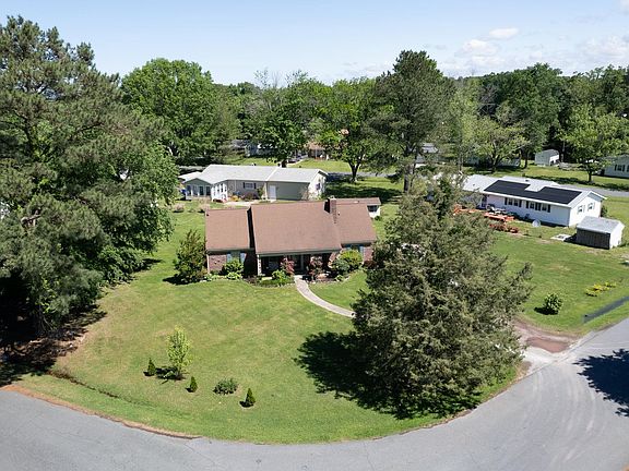 3rd image of 2303 Hambrooks Blvd