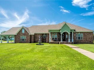 9018 Water Point Dr, Beach City, TX 77523