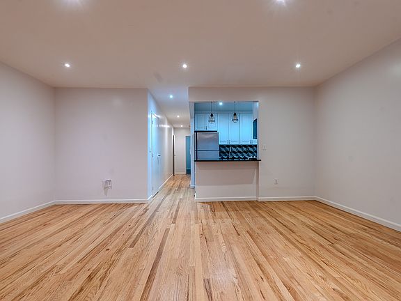 4th image of 85 Hart St #1
